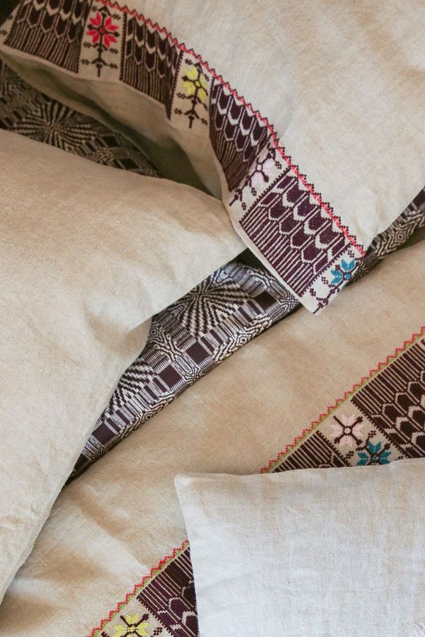 Erica Tanov mbroidered linen pillowcase pair - natural Erica Tanov mbroidered linen pillowcase pair - natural