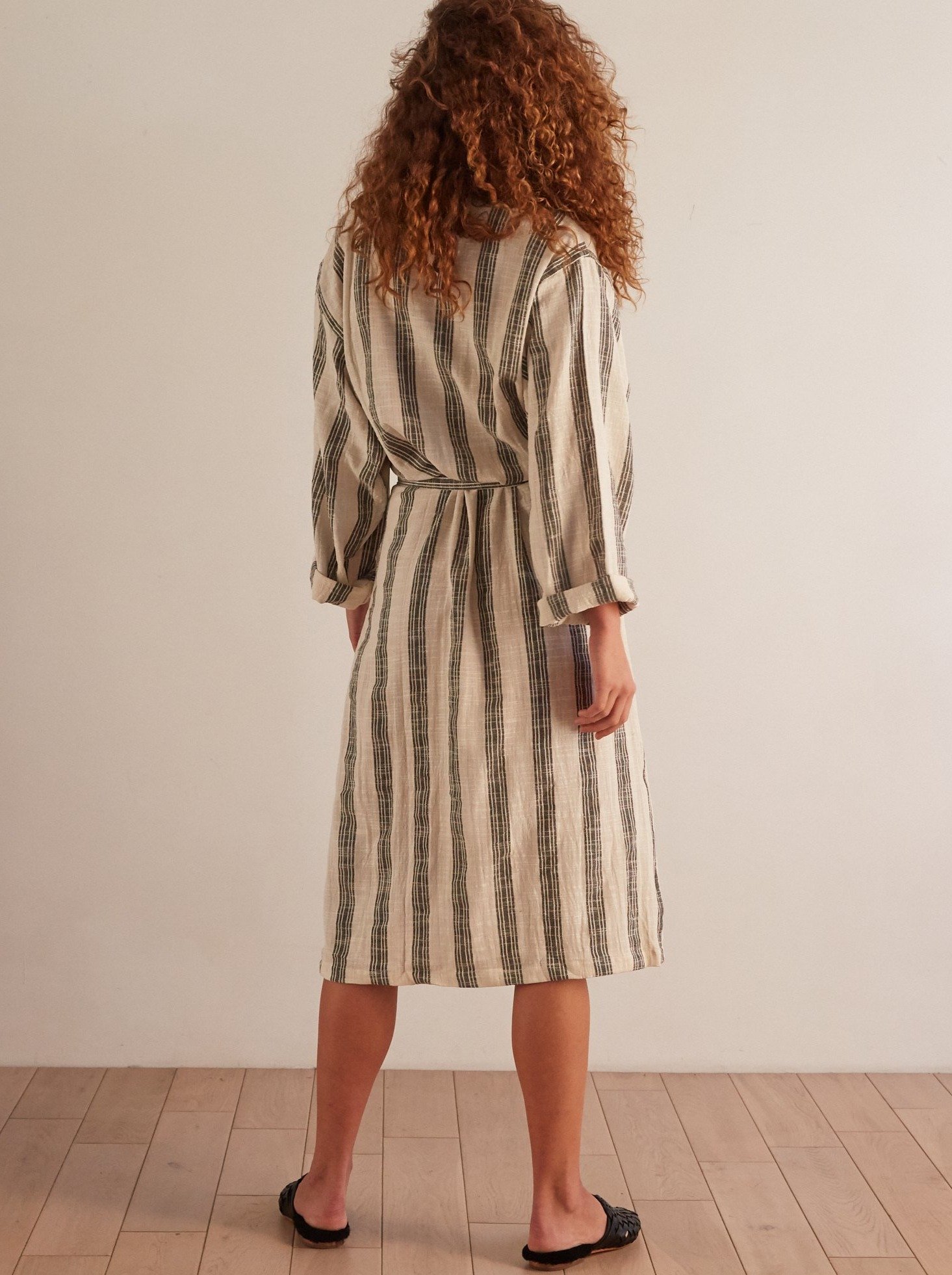 Unisex Oddbird Sultan Handwoven Robe Natural Navy Garmentory