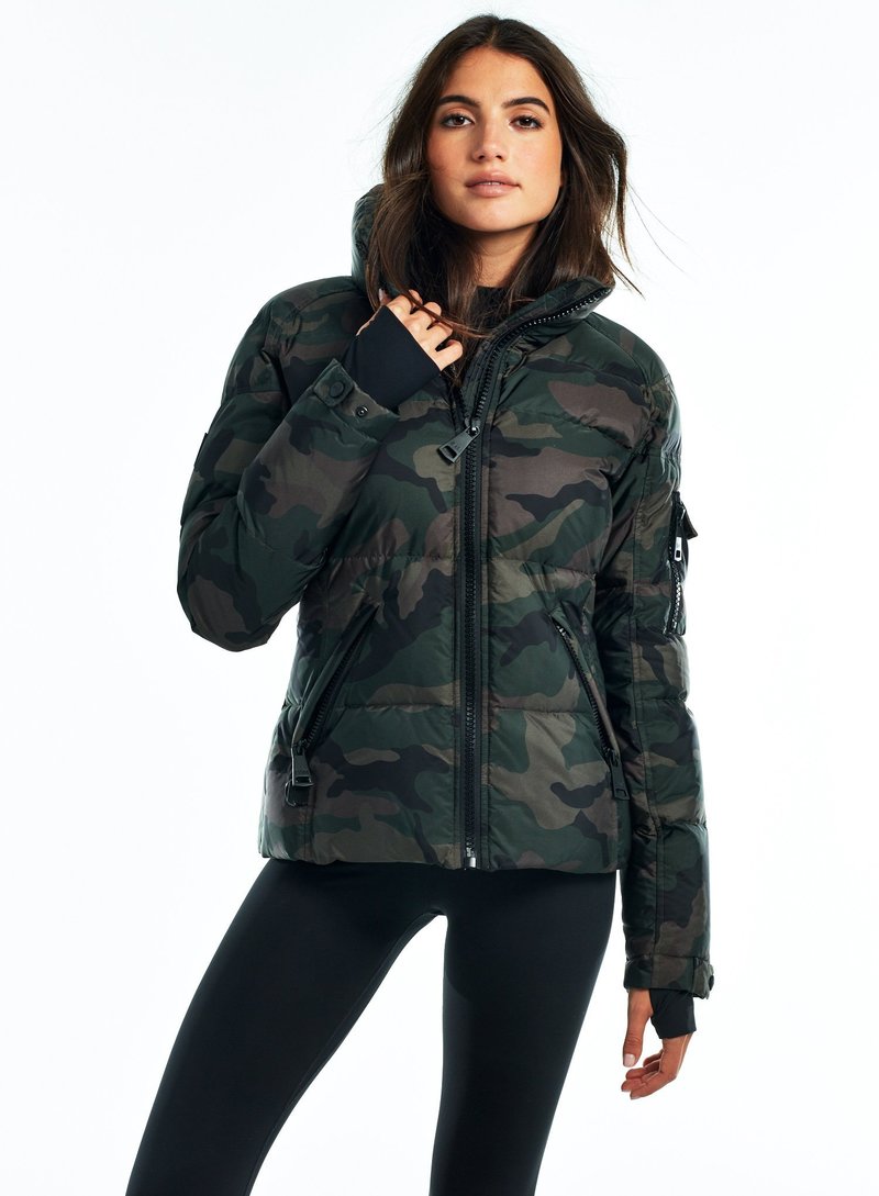 Camo Freestyle Puffer Jacket Black Garmentory