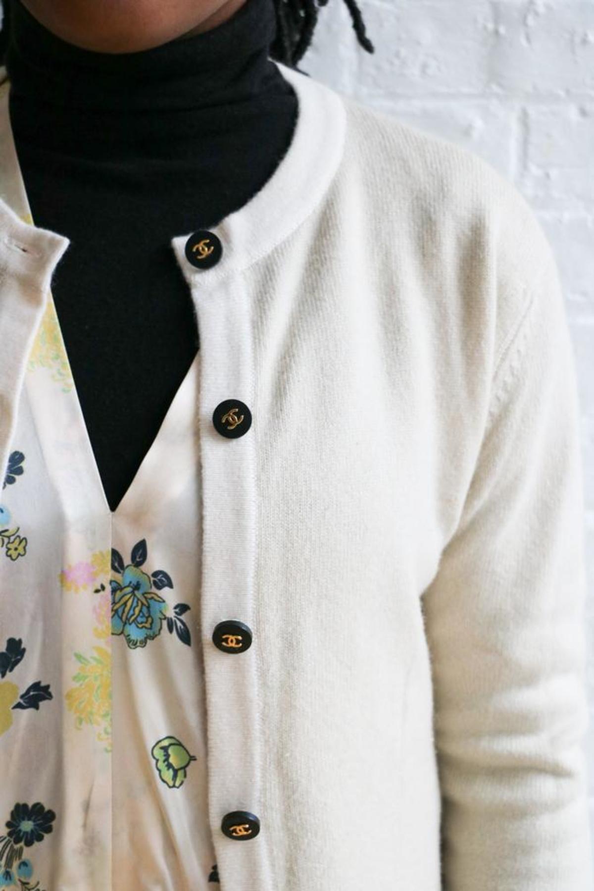 [pre-loved] Chanel Cashmere Cardigan - Cream - Image 4 of 5