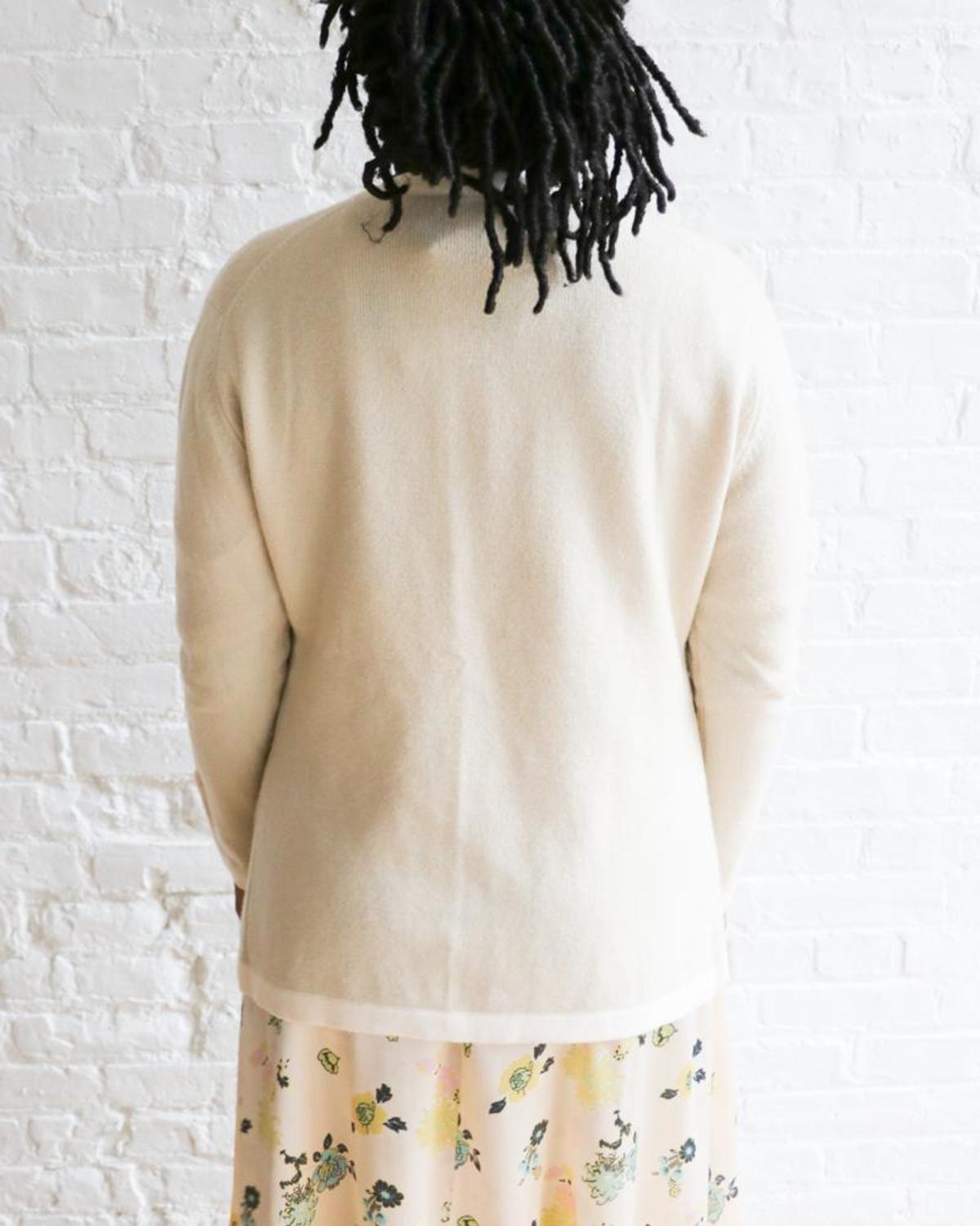 [pre-loved] Chanel Cashmere Cardigan - Cream - Image 5 of 5