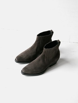 Our Legacy Cuban Boot - Espresso Suede | Garmentory Our Legacy Cuban Boot - Espresso Suede | Garmentory