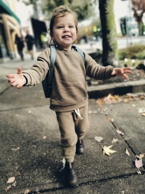 kids Petits Vilains Raphael Cozy Sweatpant - Dune kids Petits Vilains Raphael Cozy Sweatpant - Dune