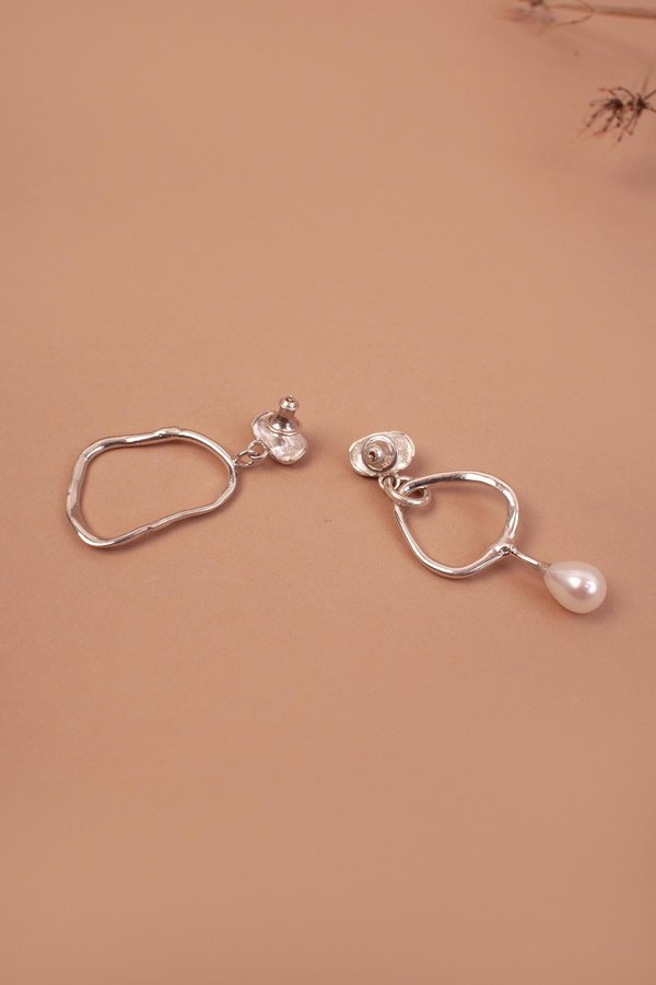 Mondo Mondo Toyen Earrings | Garmentory