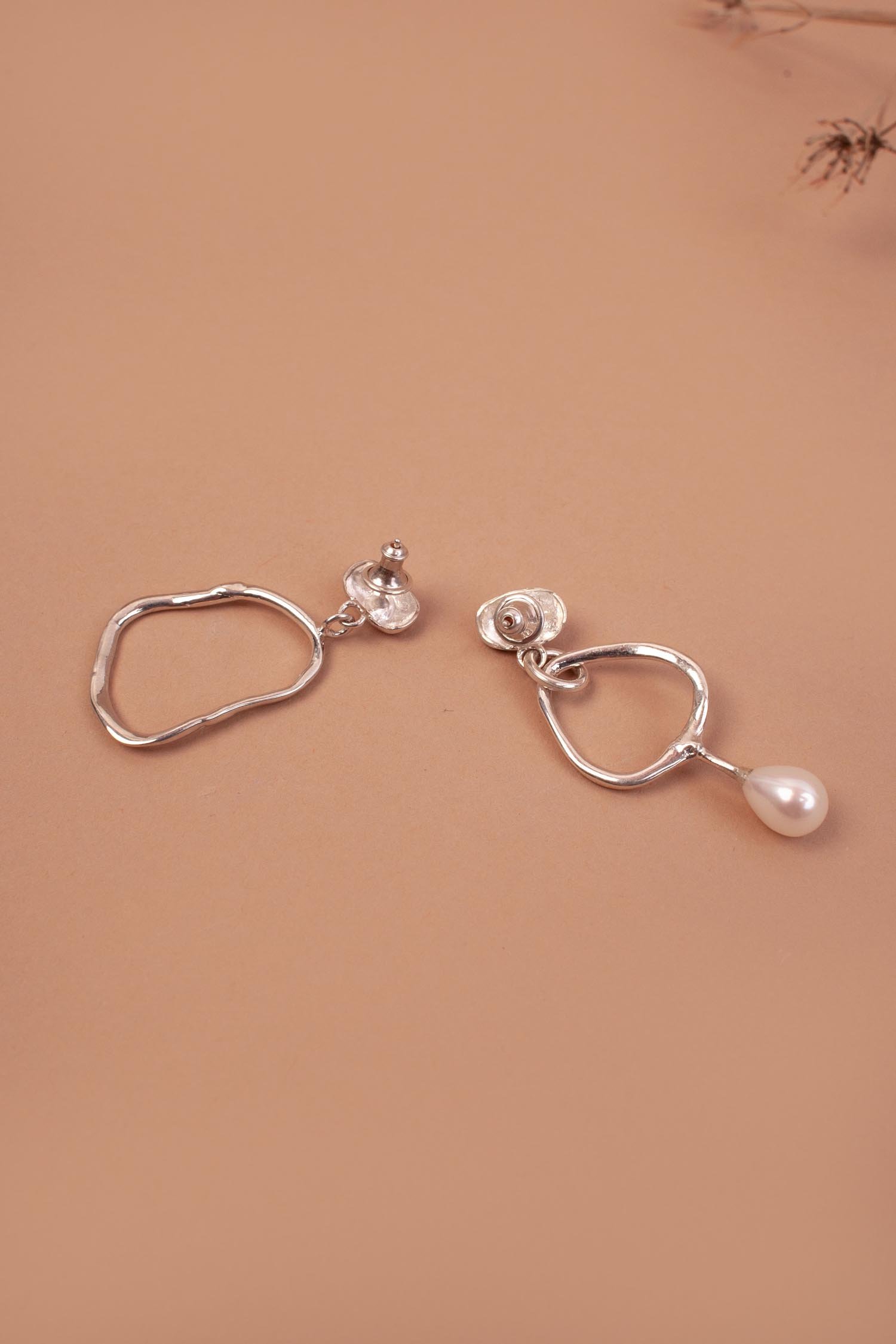 ⭐︎MHQ⭐︎【DEPT】Mondo Mondo TOYEN EARRINGS Mondo Mondo Toyen Earrings | Garmentory