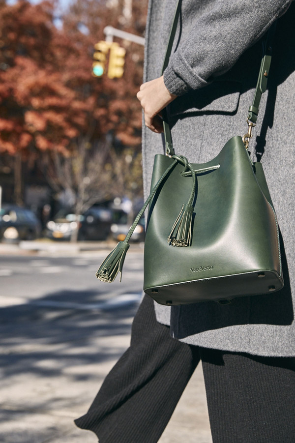 VEREVERTO Dita Convertible Leather Bucket Bag VereVerto Dita Bucket Bag - Black – Coverstorynyc main image 3