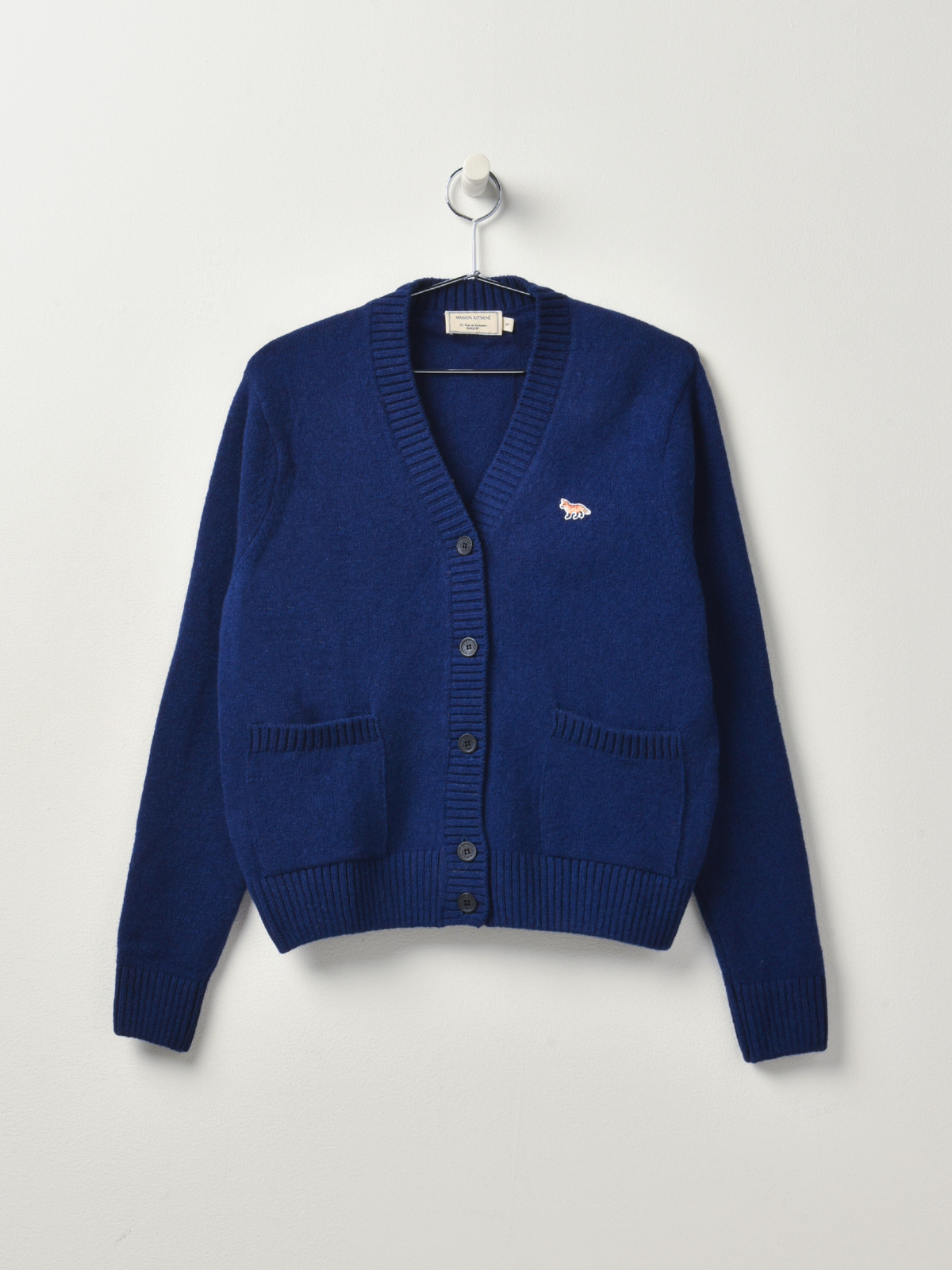 Maison Kitsuné LAMBSWOOL BOXY PROFILE FOX PATCH CARDIGAN - DARK 