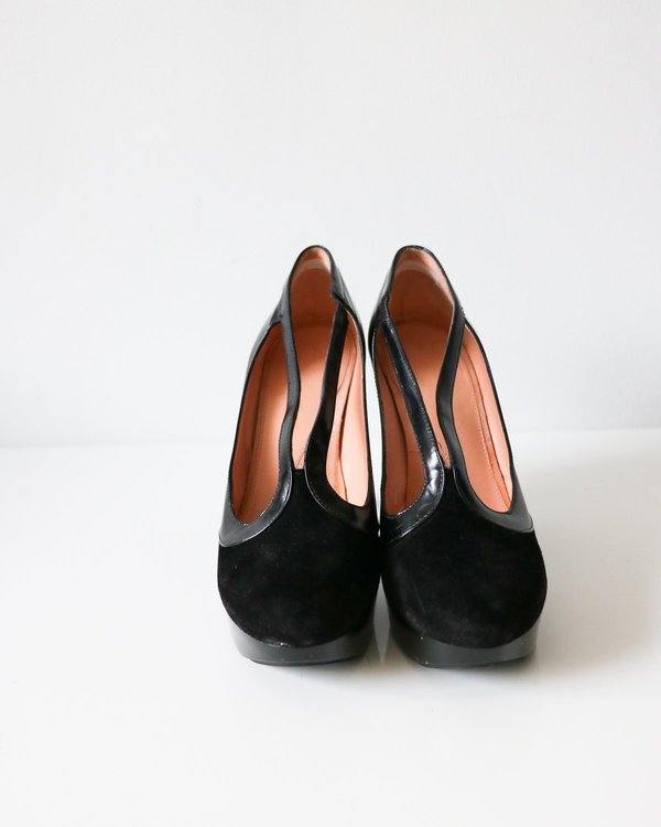 Robert Clergerie Suede-Trimmed Cutout Pumps, Size 8 Robert Clergerie Suede-Trimmed Cutout Pumps, Size 8