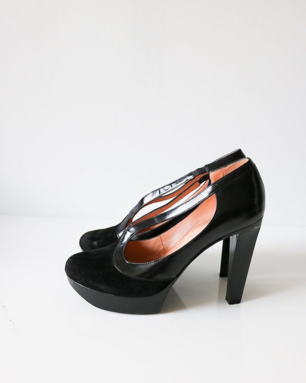 Robert Clergerie Suede-Trimmed Cutout Pumps, Size 8 Robert Clergerie Suede-Trimmed Cutout Pumps, Size 8