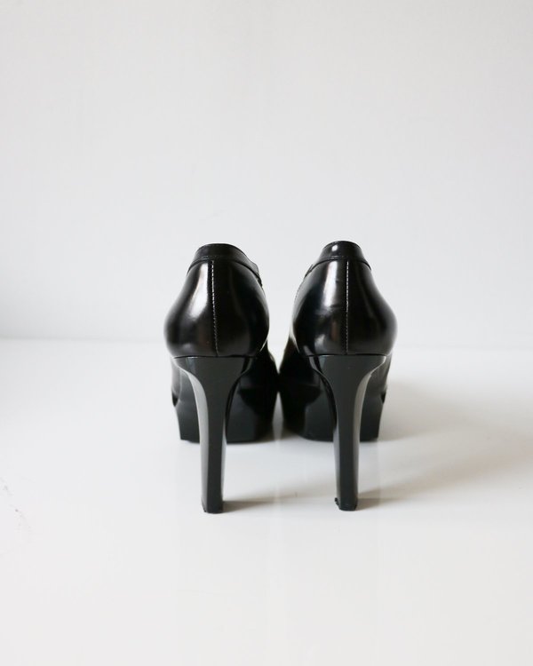 Robert Clergerie Suede-Trimmed Cutout Pumps, Size 8 Robert Clergerie Suede-Trimmed Cutout Pumps, Size 8
