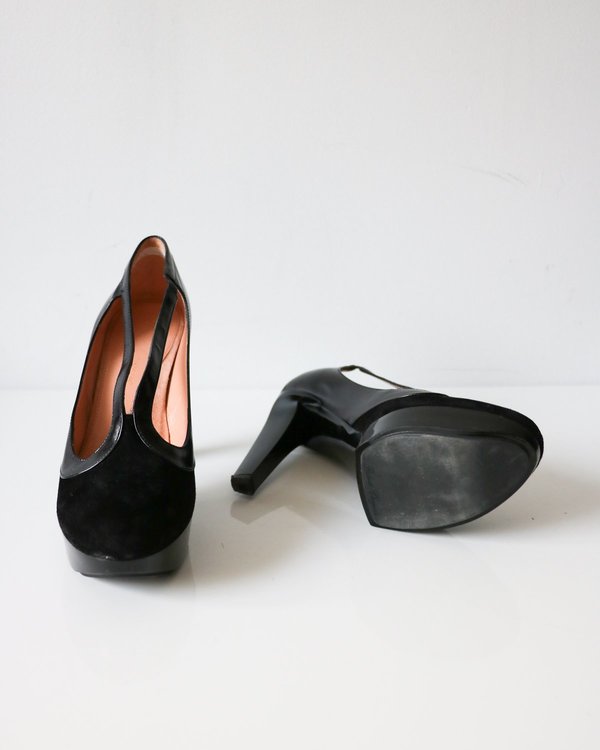 Robert Clergerie Suede-Trimmed Cutout Pumps, Size 8 Robert Clergerie Suede-Trimmed Cutout Pumps, Size 8