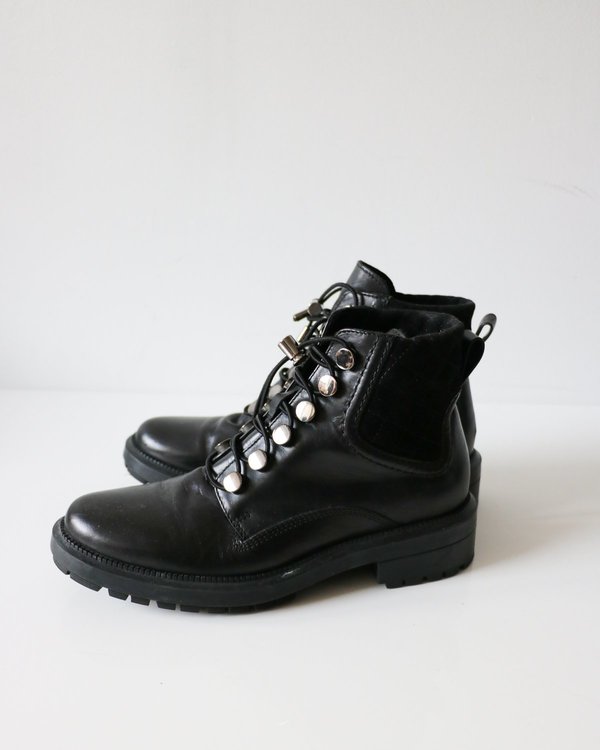 Pre-loved Aquatalia Leather Quilted Combat Boots - Black Pre-loved Aquatalia Leather Quilted Combat Boots - Black