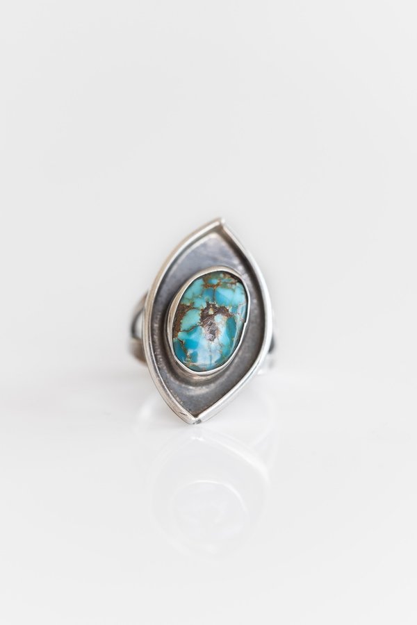 Vintage 1960's NAVAJO EYE SHAPED TURQUOISE RING - STERLING SILVER Vintage 1960's NAVAJO EYE SHAPED TURQUOISE RING - STERLING SILVER