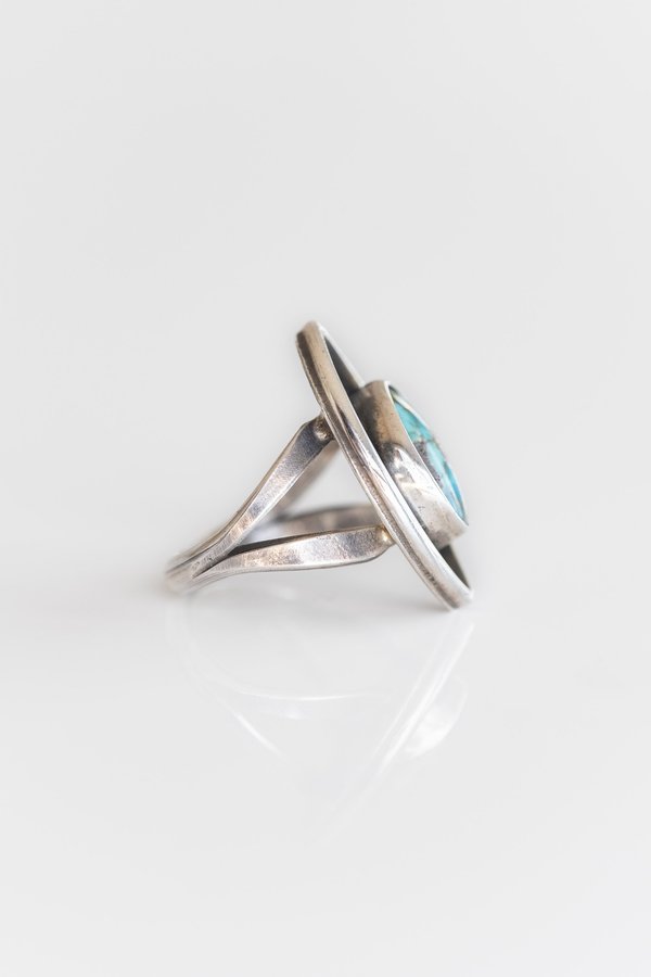 Vintage 1960's NAVAJO EYE SHAPED TURQUOISE RING - STERLING SILVER Vintage 1960's NAVAJO EYE SHAPED TURQUOISE RING - STERLING SILVER