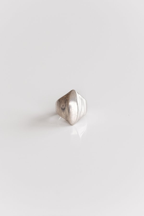 VINTAGE MODERN OVAL RING - STERLING SILVER VINTAGE MODERN OVAL RING - STERLING SILVER