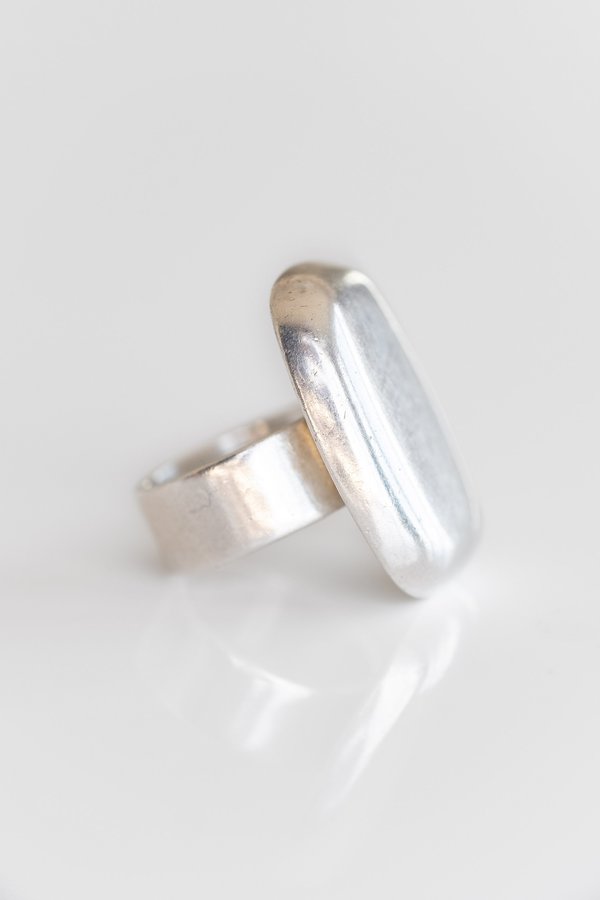 Vintage MODERN ROUNDED RECTANGLE RING - STERLING SILVER Vintage MODERN ROUNDED RECTANGLE RING - STERLING SILVER