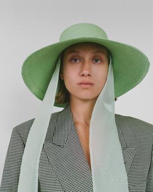 Pearl Hat w. Neck Scarf in Cream Pearl Hat w. Neck Scarf in Cream