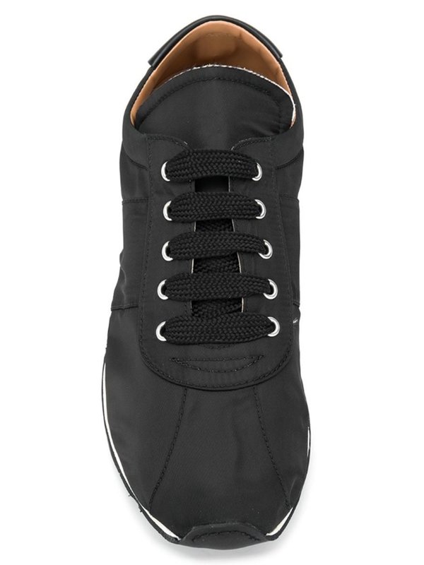 Low-Top Sneakers Low-Top Sneakers