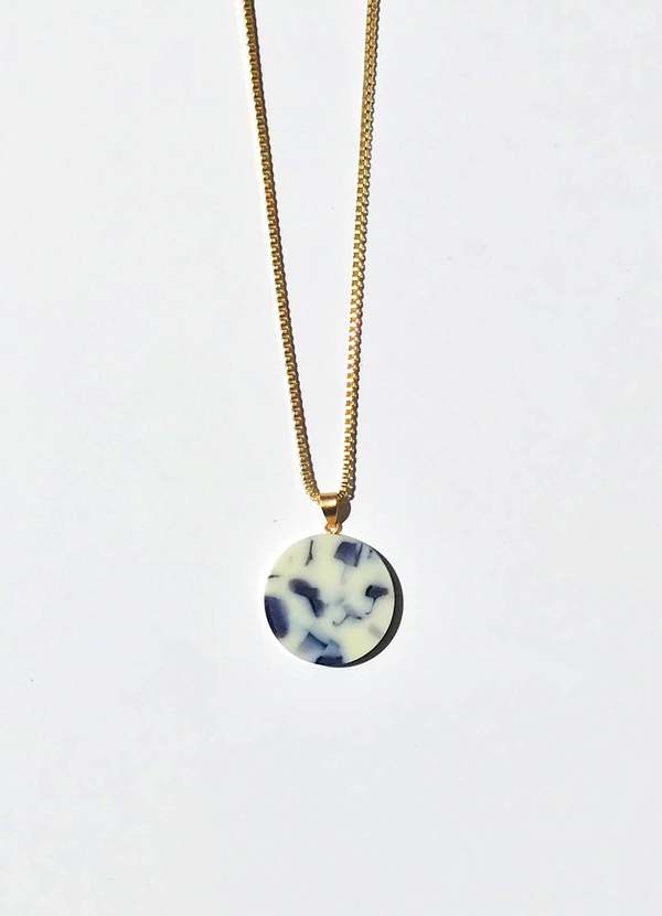 MATTER MATTERS Circle Necklace - Gold Plated/Snow MATTER MATTERS Circle Necklace - Gold Plated/Snow