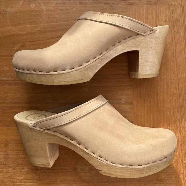 No.6 Old School Clogs size 40 in sand suede No.6 Old School Clogs size 40 in sand suede