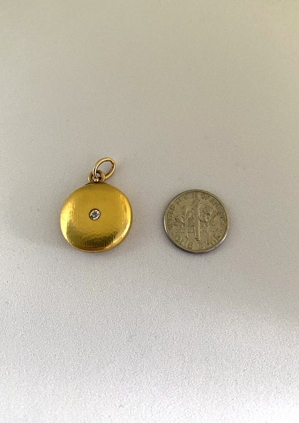 Vintage Round Locket with Diamond Vintage Round Locket with Diamond