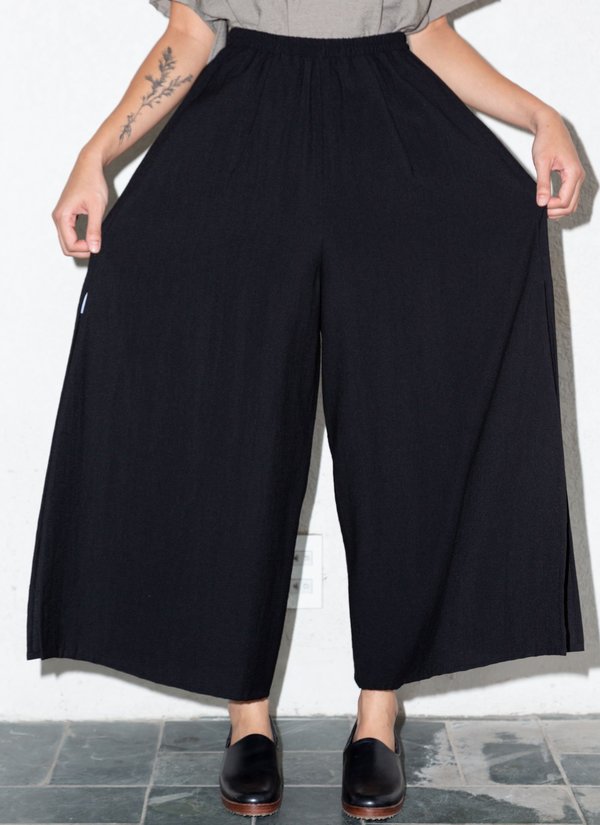 KAAREM Tu Sa Wide Leg Split Leg Pocket Pant w/ Elastic - Black KAAREM Tu Sa Wide Leg Split Leg Pocket Pant w/ Elastic - Black