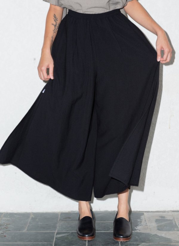 KAAREM Tu Sa Wide Leg Split Leg Pocket Pant w/ Elastic - Black KAAREM Tu Sa Wide Leg Split Leg Pocket Pant w/ Elastic - Black