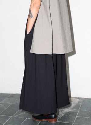KAAREM Tu Sa Wide Leg Split Leg Pocket Pant w/ Elastic - Black KAAREM Tu Sa Wide Leg Split Leg Pocket Pant w/ Elastic - Black