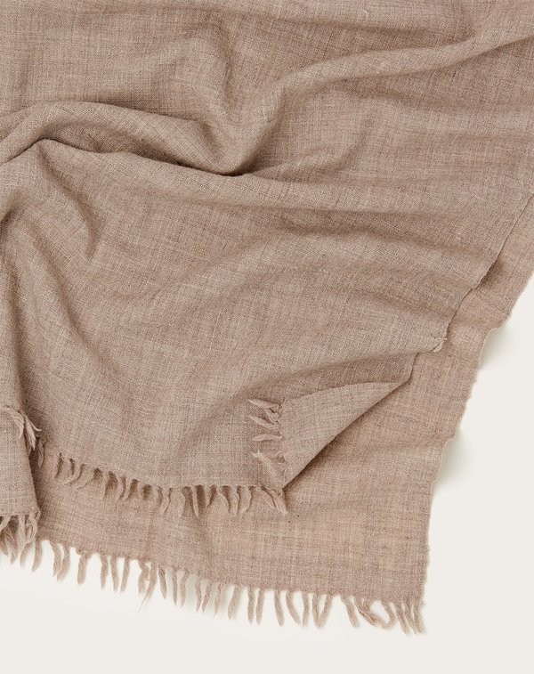 Auntie Oti Lightweight Throw - Oatmeal Auntie Oti Lightweight Throw - Oatmeal