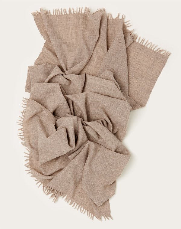 Auntie Oti Lightweight Throw - Oatmeal Auntie Oti Lightweight Throw - Oatmeal