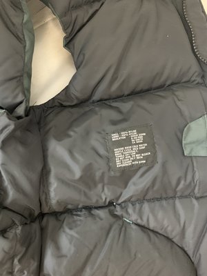 Mountain Hardwear Green Down Vest (S/M) Mountain Hardwear Green Down Vest (S/M)