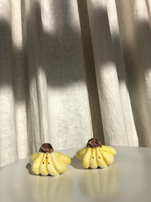 VINTAGE Ri-Ri-Ku BANANA S&P SHAKERS - YELLOW VINTAGE Ri-Ri-Ku BANANA S&P SHAKERS - YELLOW