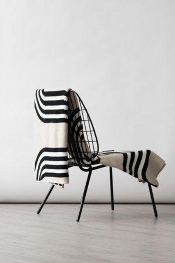 Happy Habitat 78TH Street throw - BLack/Linen Happy Habitat 78TH Street throw - BLack/Linen