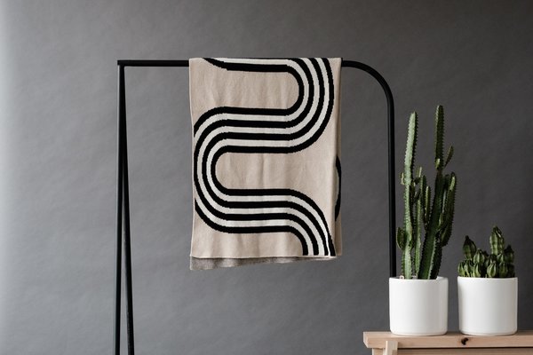 Happy Habitat 78TH Street throw - BLack/Linen Happy Habitat 78TH Street throw - BLack/Linen