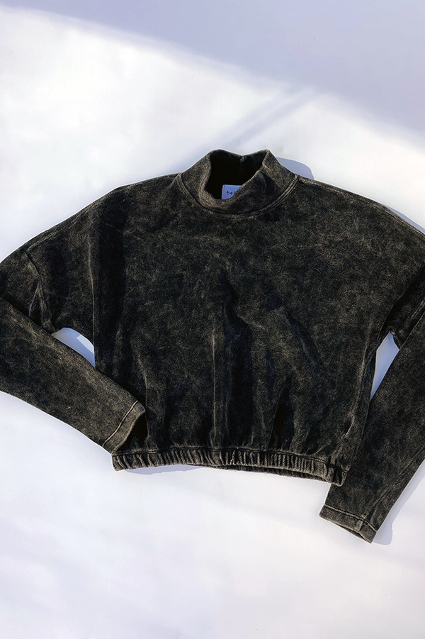 Bella Dahl Cropped Mock Neck Velour Pullover - VintageBlack Bella Dahl Cropped Mock Neck Velour Pullover - VintageBlack
