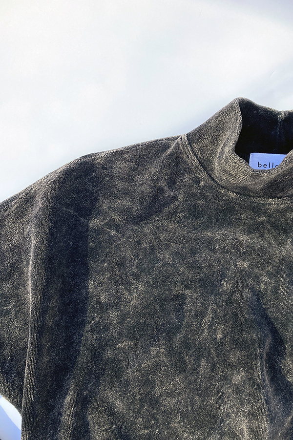 Bella Dahl Cropped Mock Neck Velour Pullover - VintageBlack Bella Dahl Cropped Mock Neck Velour Pullover - VintageBlack