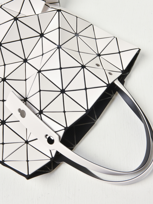 BAO BAO ISSEY MIYAKE LUCENT MATTE TOTE - OFF WHITE BAO BAO ISSEY MIYAKE LUCENT MATTE TOTE - OFF WHITE
