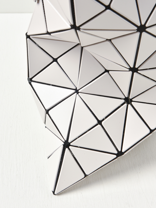 BAO BAO ISSEY MIYAKE LUCENT MATTE TOTE - OFF WHITE BAO BAO ISSEY MIYAKE LUCENT MATTE TOTE - OFF WHITE