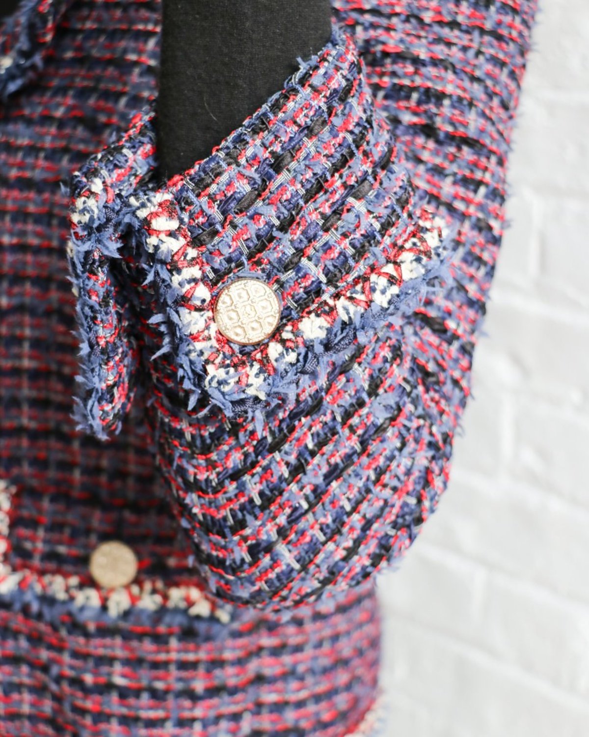 [pre-loved] Chanel Tweed Short Jacket - Red/Navy - Image 5 of 5