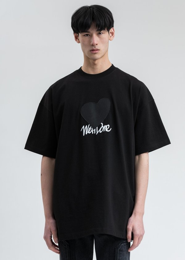 【関税込み】We11done ブラック LOVE WE11DONE Tシャツ We11done logo-print Cotton T-shirt | Black | FARFETCH