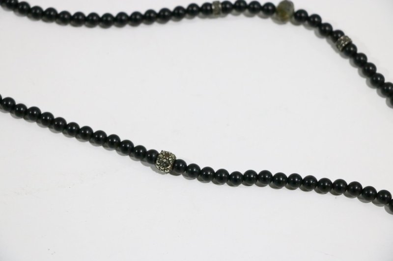 Pre-loved Beaded Skull Charm Necklace - Black