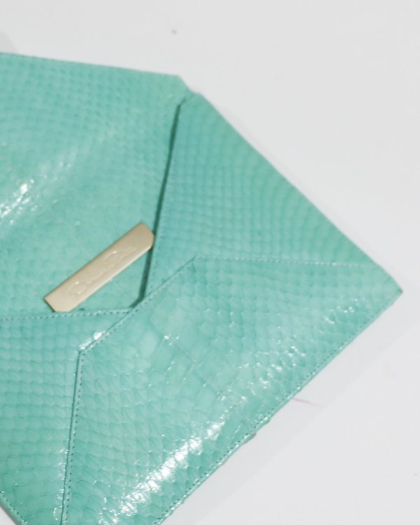 [pre-loved] Oscar de la Renta Embossed Envelope Clutch - Turquoise