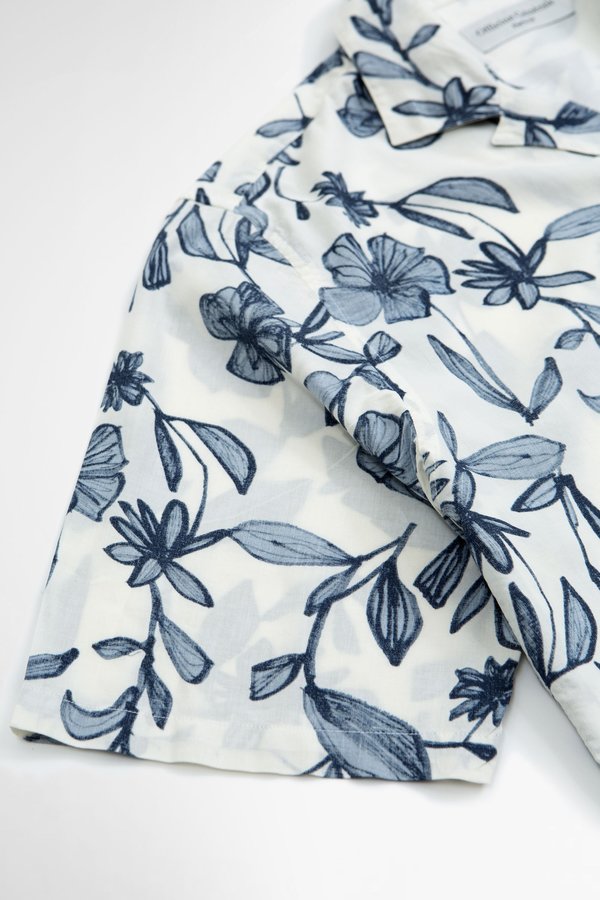 Officine Generale Eren Shirt - Flower Print Ecru/Blue Officine Generale Eren Shirt - Flower Print Ecru/Blue