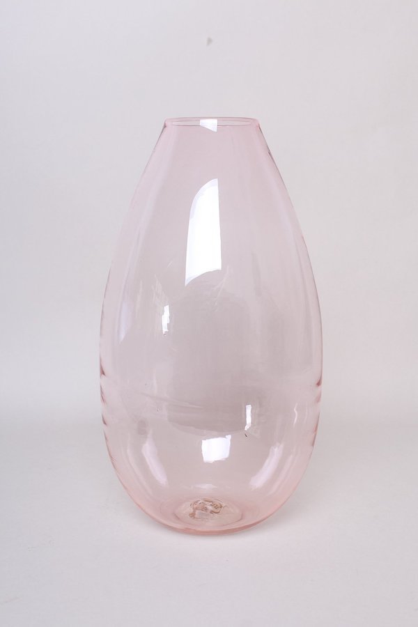 Elijah Leed Tall Seed Vessel - Light Peach Elijah Leed Tall Seed Vessel - Light Peach