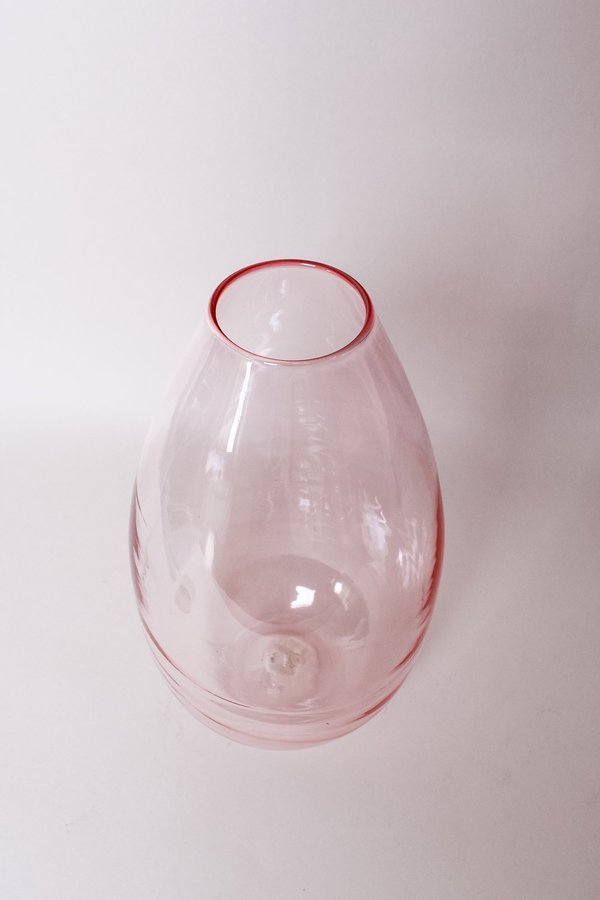 Elijah Leed Tall Seed Vessel - Light Peach Elijah Leed Tall Seed Vessel - Light Peach