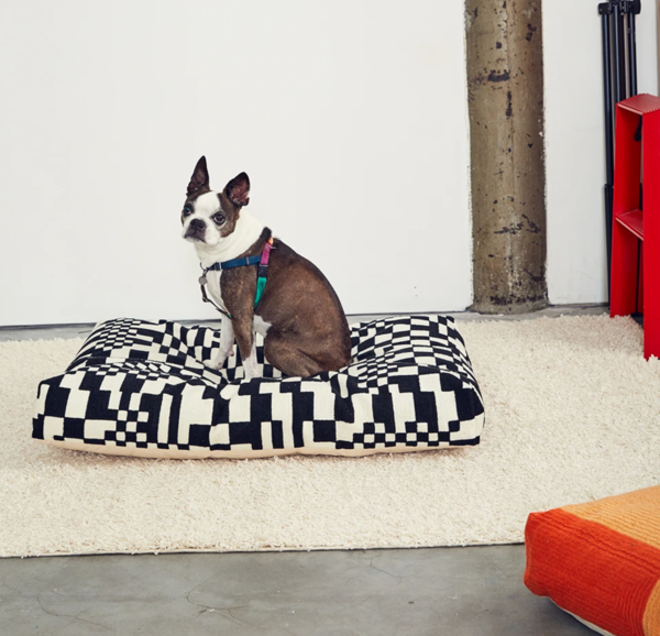 Dusen Dusen Embroidered Dog Beds - Black/White Dusen Dusen Embroidered Dog Beds - Black/White