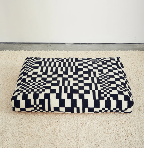 Dusen Dusen Embroidered Dog Beds - Black/White Dusen Dusen Embroidered Dog Beds - Black/White