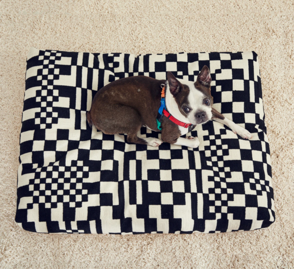 Dusen Dusen Embroidered Dog Beds - Black/White Dusen Dusen Embroidered Dog Beds - Black/White