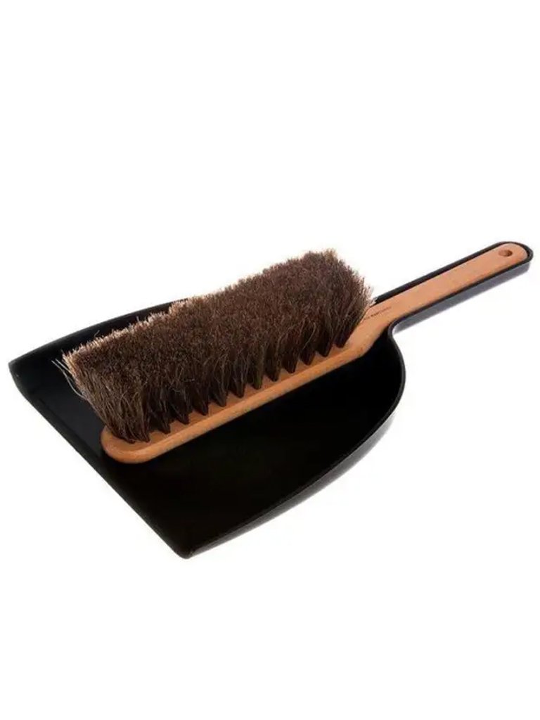 Iris Hantverk Dustpan & Brush Set Black & Beech Garmentory