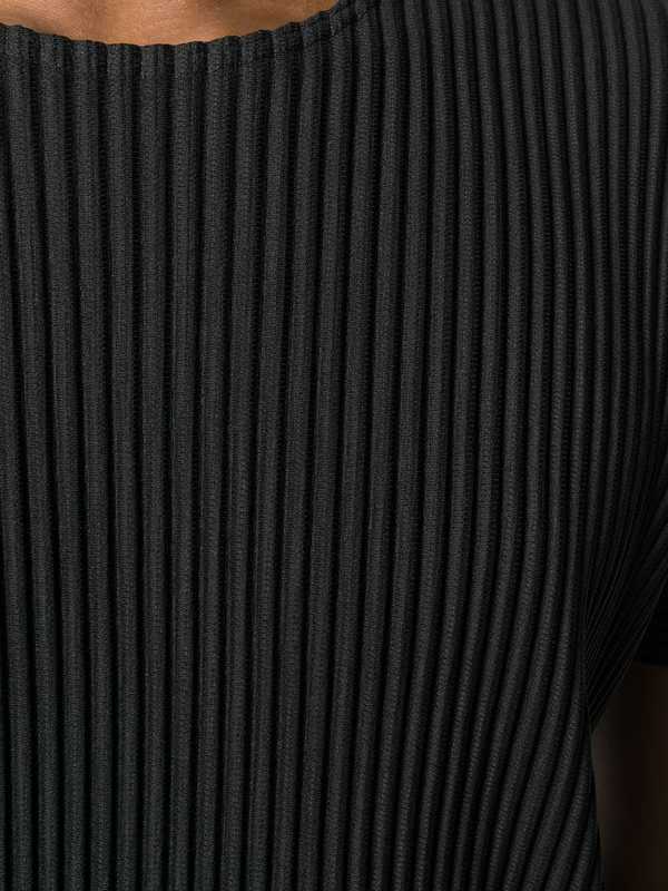 ISSEY MIYAKE HOMME PLISSÉ T-shirts - Black ISSEY MIYAKE HOMME PLISSÉ T-shirts - Black